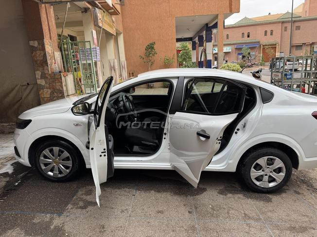 سيارة عائلية