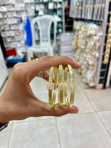 3 أساور ذهبية نسائية فاخرة - جديدة