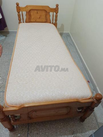 Matelas sans lit en bon état