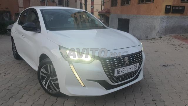 Peugeot 208 modèle 2023 excellent état
