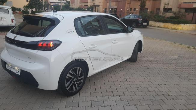 Peugeot 208 model 2023 excellent état 