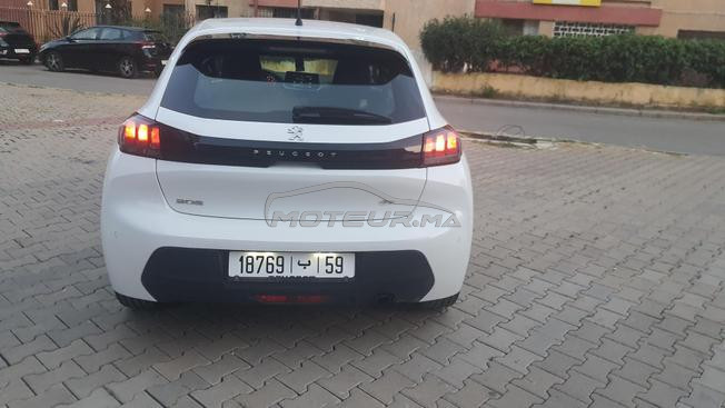 Peugeot 208 model 2023 excellent état 