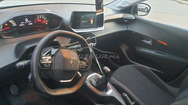 Peugeot 208 model 2023 excellent état 