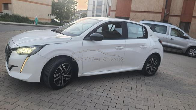 Peugeot 208 model 2023 excellent état 