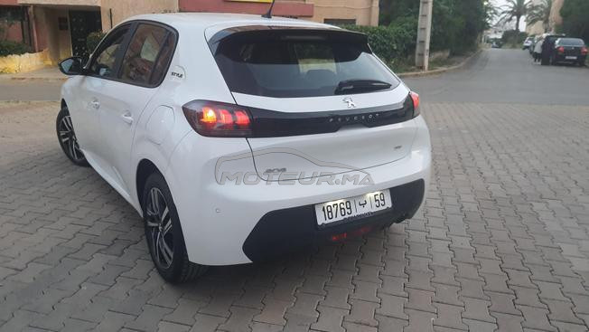 Peugeot 208 model 2023 excellent état 
