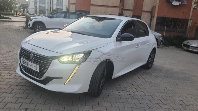 Peugeot 208 model 2023 excellent état 