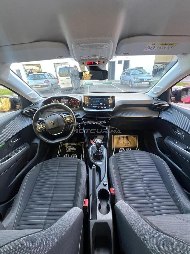 Peugeot 208 model 2024 excellent état 