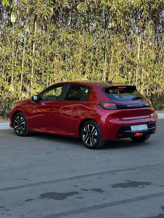 Peugeot 208 model 2024 excellent état 