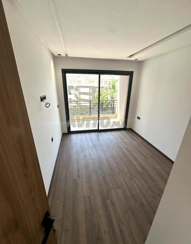 Appartement vide proche CFC - 2