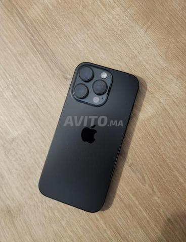 iPhone 16 Pro 128 Go – Très bon état–Boîte–2 coques