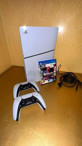 PS5 Slim version CD avec 2 manettes et FIFA21 - 2