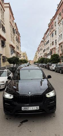سيارة نقية، لا يوجد بها خدوش، لا يوجد بها صباغة