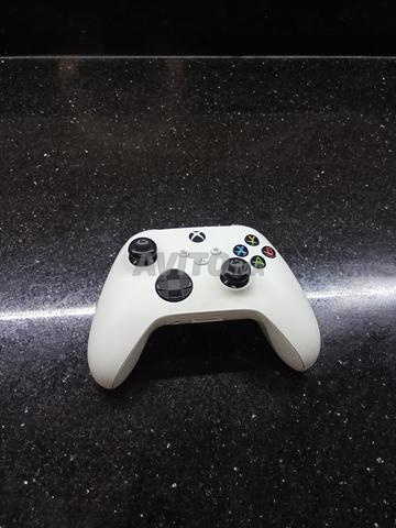 Xbox Series S avec deux manettes - 2