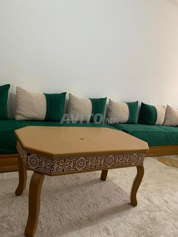 Salon en très bon état avec table - 2