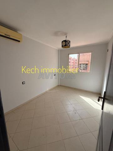 Joli appartement 2 chambres vide terrasse