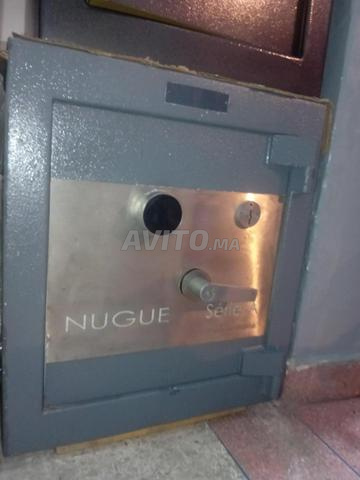خزنة حديدية مدرعة تحمل علامة France Nugue 300 كجم