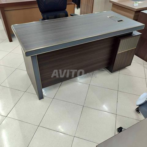 ارتقِ بمكتبك مع تصميم أنيق واحترافي