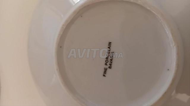Jolies assiettes en fines porcelaines - 2