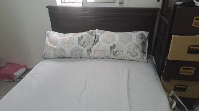 Moustiquaire, matelas et lit à vendre - 2