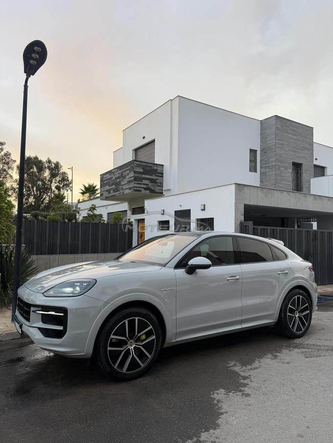 Porsche Cayenne Hybride Automatique 2024 à Rabat