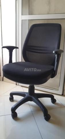 Chaise en bon état pour bureaux ou magasins - 2