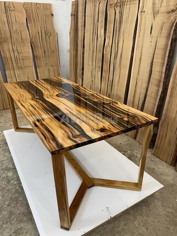 Table en bois massif et époxy - 2