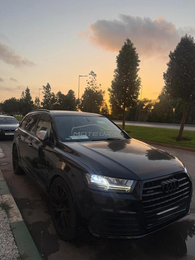 Black Audi Q7 S line 