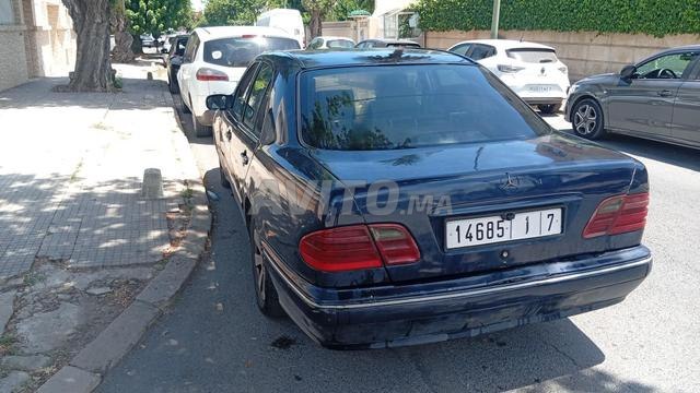 Mercedes-Benz 270 Diesel Manuelle 2002 à Rabat - 2