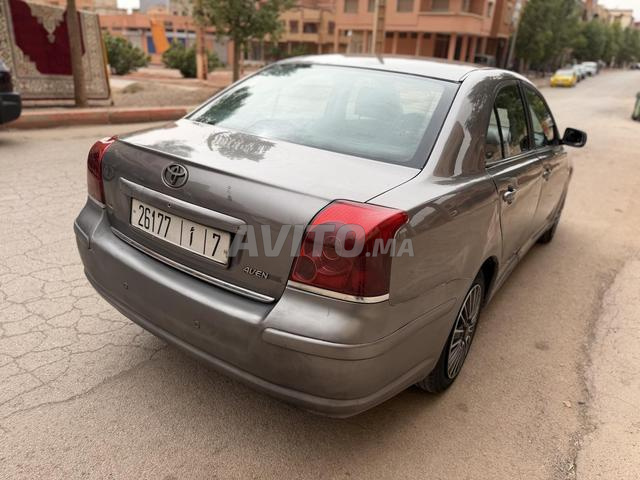 Toyota Avensis diesel, toujours en bon état - 2