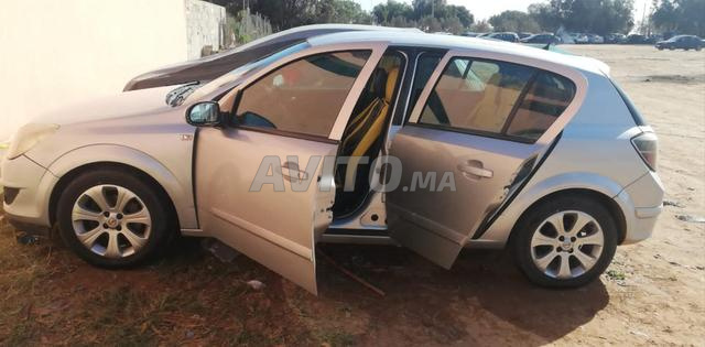 Opel Astra modèle 2008 Bon état - 2