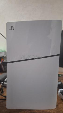PlayStation 5 (PS5) Slim Digitale 2 Manettes Sony - 2