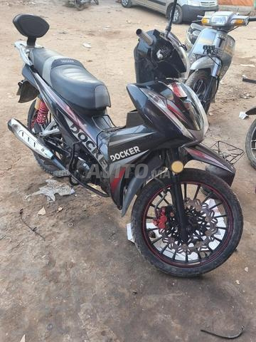 Moto Docker