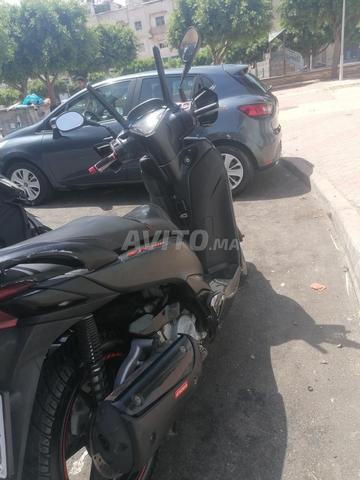 SH 300i robo modèle 2014 dédouane 2018