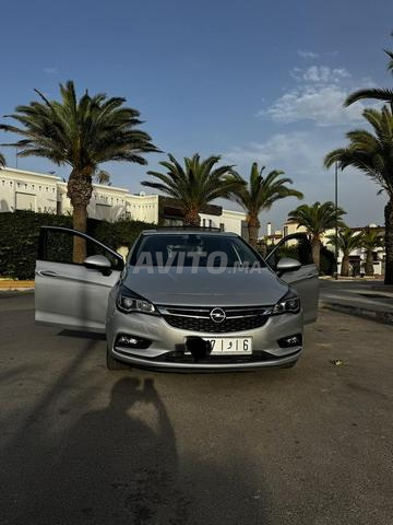 Opel Astra Diesel Automatique 2019 à Rabat