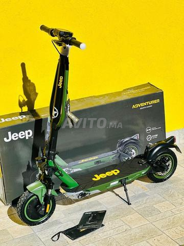Deux trottinettes électriques neuves