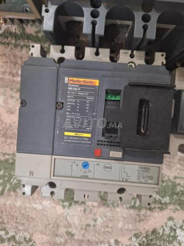 Disjoncteurs 400A 160A 160A 160A - 2