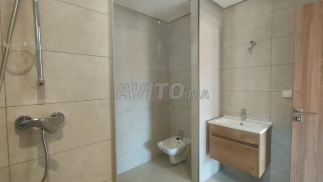 شقة جديدة عصرية في طابق مرتفع