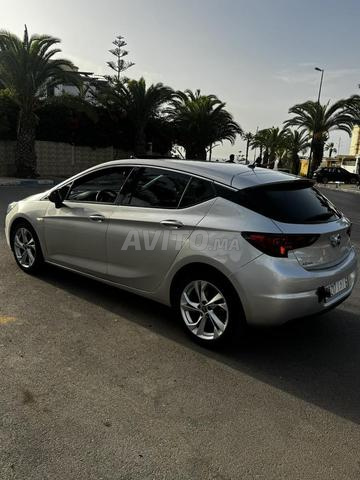 Opel Astra Diesel Automatique 2019 à Rabat - 2