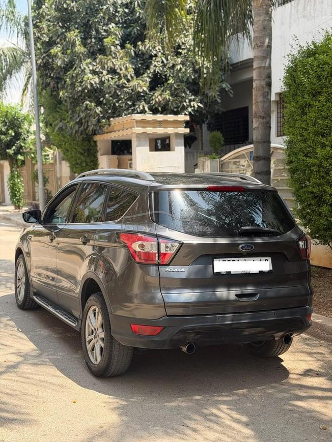ford kuga titaniume 