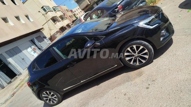 Renault Clio Diesel Manuelle 2023 à Casablanca - 2