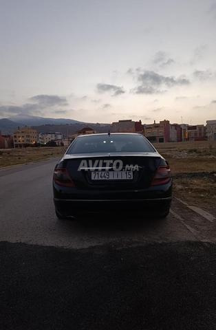 Mercedes-Benz 220 Diesel Automatique 2007 à Nador - 2