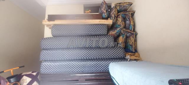 Salon à vendre avec table et deux tapis - 2