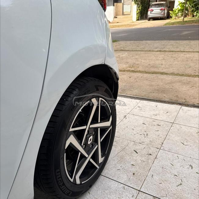 Clio 4 FULL OPTION (PRIX NON NEGOCIABLE)