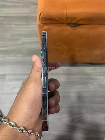 Téléphone propre sans aucune rayure, 77% d'état de batterie - 2