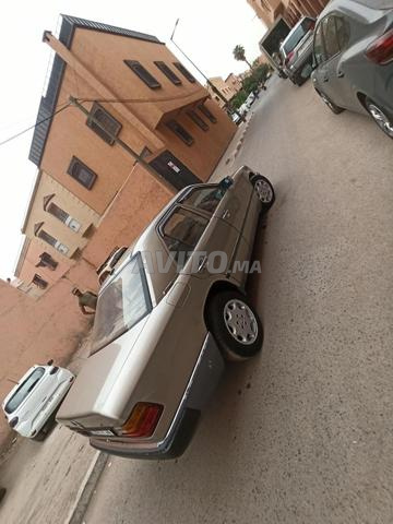 Mercedes 250 1985 dédouane 1995 moteur normal
