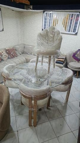 Salle à manger / table / chaise