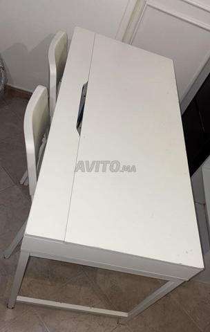 Bureau et 2 chaises Ikea