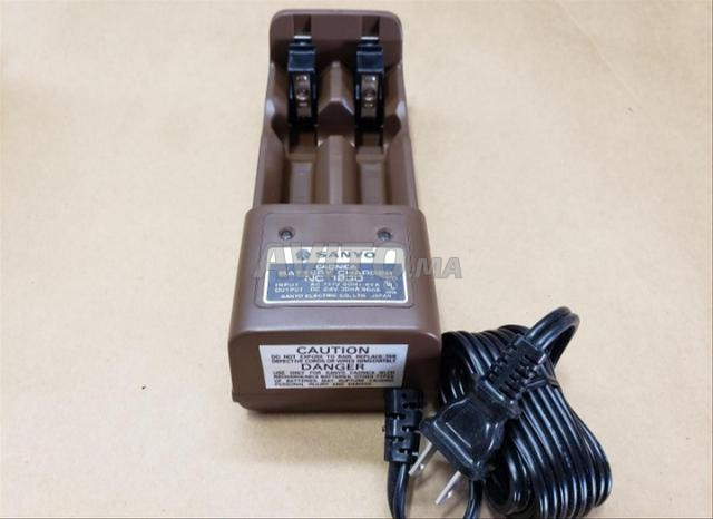 شاحن قديم Ni-Cd AA/C/D. 220 فولت – 50 هرتز.