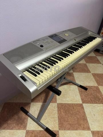 بيانو ياماها رقمي DGX-305 – بحالة ممتازة