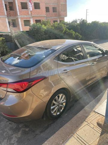 Hyundai Elantra Diesel Manuelle 2015 à Rabat - 2